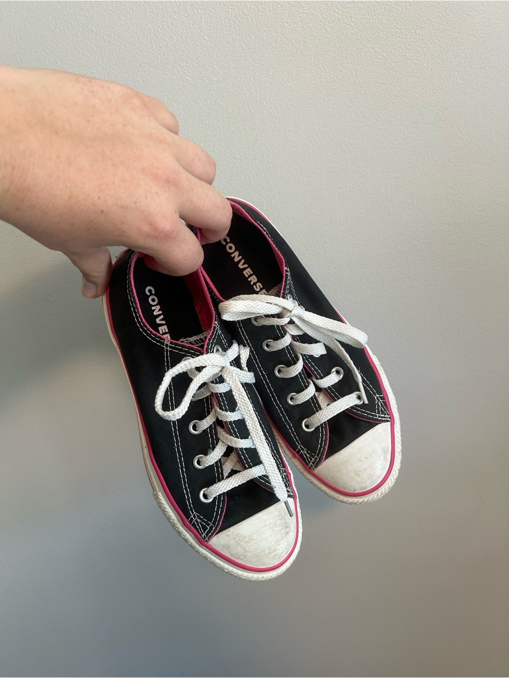 Converse youth 3 Black Low-Top lace up Sneakers with Pink Trim